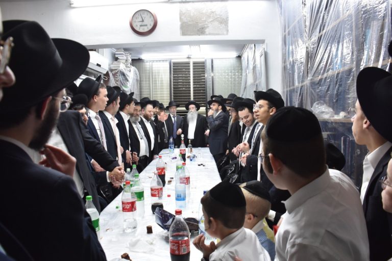 הקבלת פני רבו אצל ראש הישיבה הגר''ש קניבסקי צילום יהודה פרקוביץ (5)