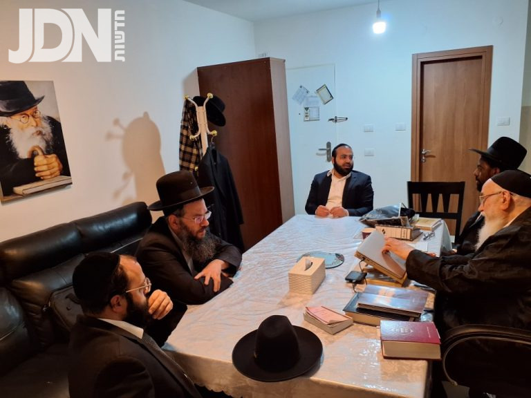 הרב מאיר יהודה פישר רבה של שכונת הר יונה ג בהוראה ברורה לחברי הגוף הבוחר הסרים למשמעתו לבחור מחר ברב מנדי נחשון לרב העיר נוף הגליל