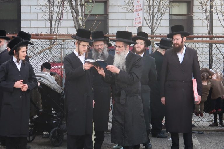 חג הפסח בחצה''ק צאנז זוועהיל (19)