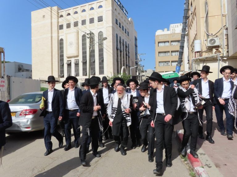 חג הפסח במחיצת ראש ישיבת בית מדרש עליון רבי ירחמיאל אונגרישר צילום ש.פ