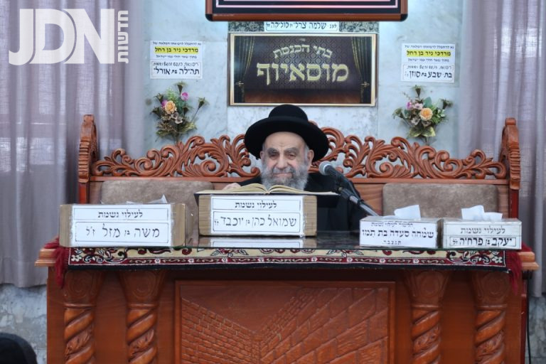חכם משה צדקה בשיעור תורני ב'בר בי רב' בביהמ''ד מוסאיוף בירושלים. צילום ש.פ