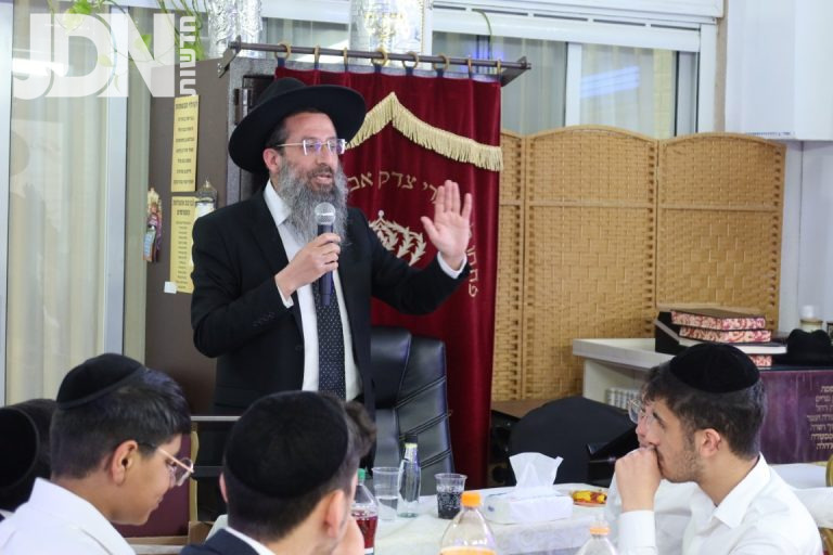 חצר בית השם חולון בין הזמנים (7)