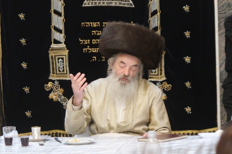 טיש לכבוד המועד בלעלוב
