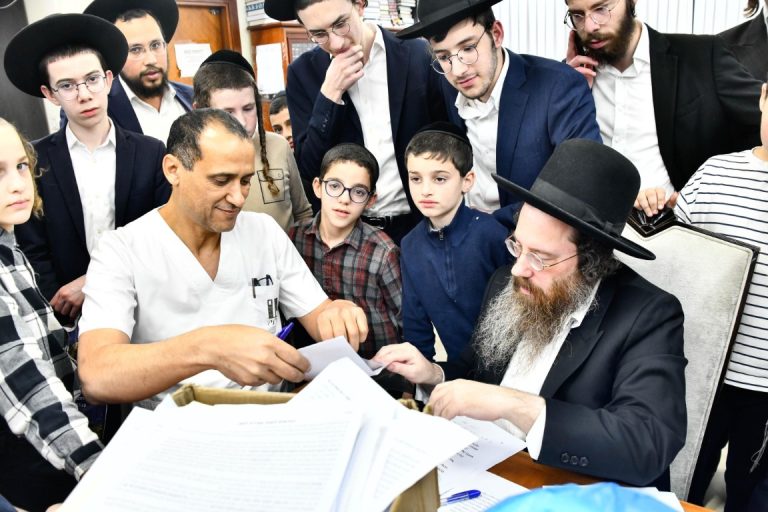 מכירת חמץ הרב פריד צילום שוקי לרר (3)