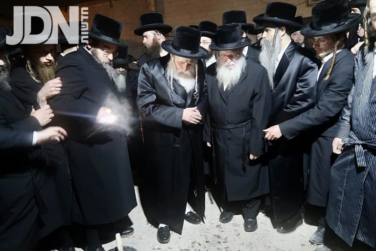 מכנובקא בעלזא יציקת היסודות ירושלים (4)