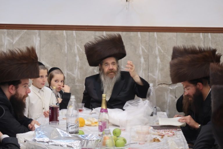נעילת החג בחצה''ק טריסק