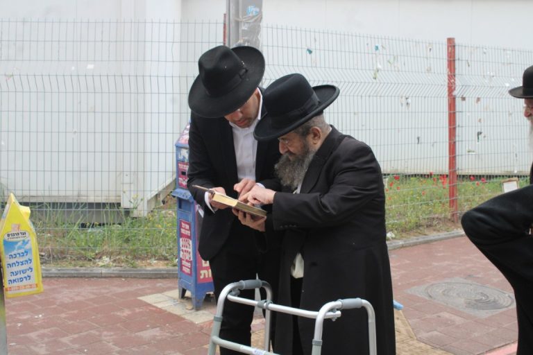 ערב פסח רבי מסעוד בן שמעון רבה של בני ברק צילום איתי קצב (6)