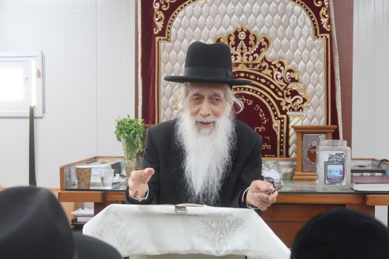 רה''י רבי יהודה כהן הגיע למסור שיחת חג בעיר בני ברק צילום ש.פ