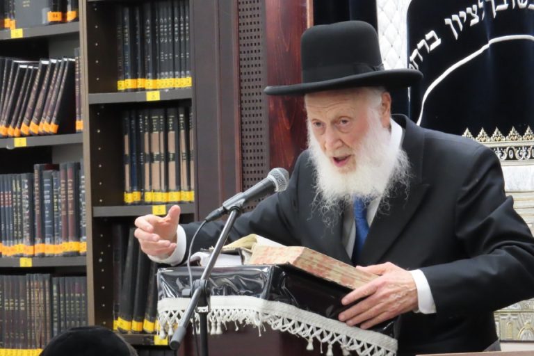 רה''י רבי שמואל בצלאל הגיע לשיחת חג בגבעת האנטנה צילום ש.פ