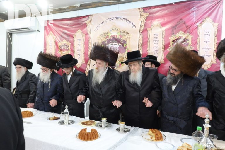שמחת התנאים בחצרות טשארנאביל - משכנות הרועים - ראדושיץ בי''ש צילום שימי פ