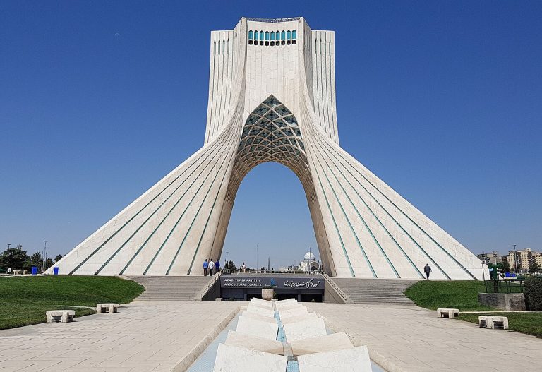 Azadi_Tower_(29358497718)_(cropped)