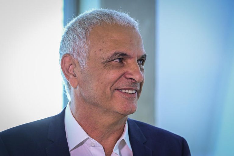 MOSHE KAHLON