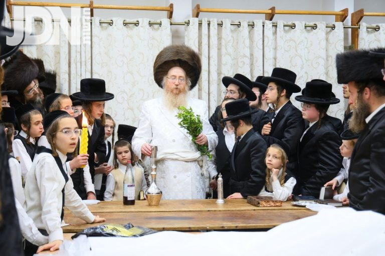 אדמו''ר מקאמאדא ממונסי, שהה השבת פרשת אמור בחיפה צילום שמואל שנקר (3)