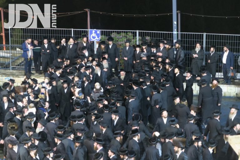 אדמור'''ם ורבנים באתרא קדשיא מירון ל'''ג בעומר צילום מ