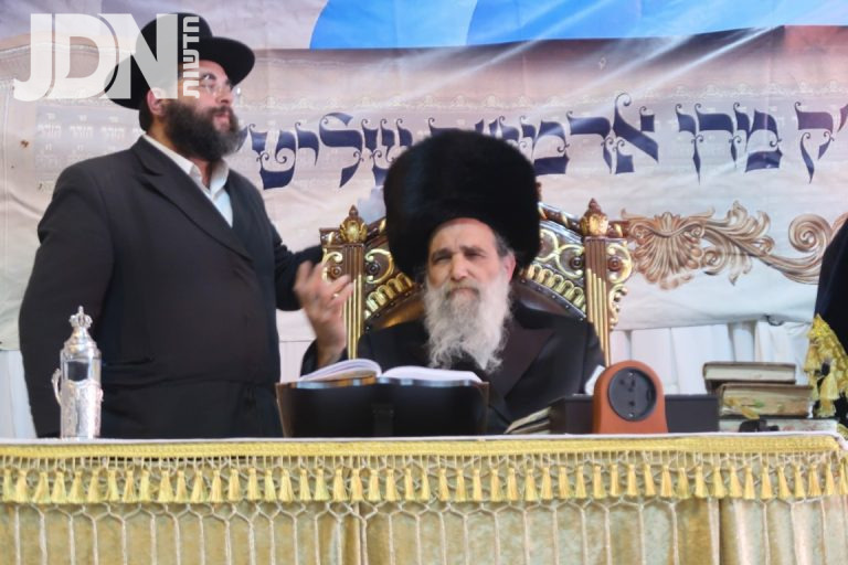 אשלג בהדלקת מדורת ל''ג בעומר - צילום י
