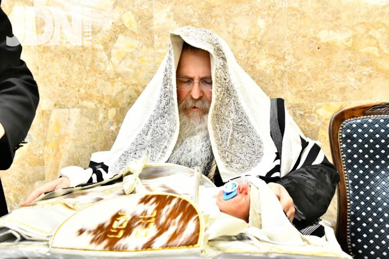 ברית לנכד לרבי אהרן דוד רוזנבוים מנדבורנה צילום שוקי לרר (11)