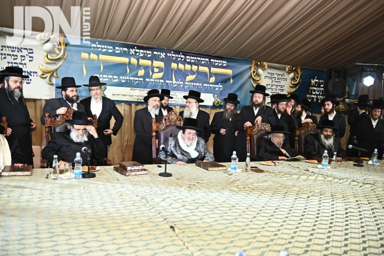 גדולי ישראל במעמד לחיזוק לימוד הזוהר במעונו של מרן אדמור מויז'ניץ (35)