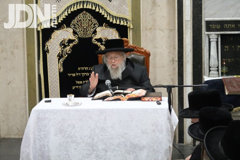האדמו''ר מפינסק קרלין בביקור בישיבתו היכל אברהם אלימלך פינסק קרלין בבני ברק צילום שימי פ