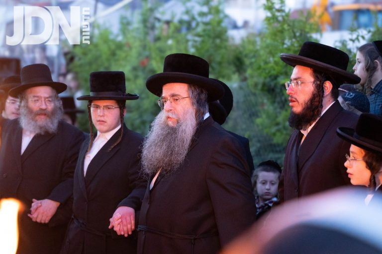 הדלקה לעלוב בטבריה צילום ארי גרינבלאט (7)