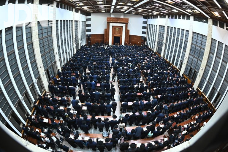 הכנה לקבלת התורה בהיכל ישיבת מיר - ברכפלד צילום שוקי לרר (11)