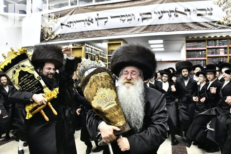 הכנסת ספר תורה לבית המדרש הגדול סקולן בבני ברק צילום שוקי לרר (57)