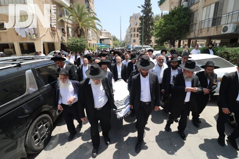 הלווית הגאון רבי משה צרף צילום יצחק ורדי (20)