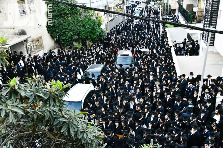 הרב שמידל הלוויה בני ברק (41)