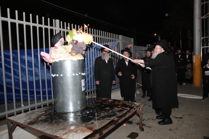 הרה_צ מורינו הרב ר' אברהם מרדכי אלתר שליט''א בהדלקה בת_ת דחסידי גור דימונה