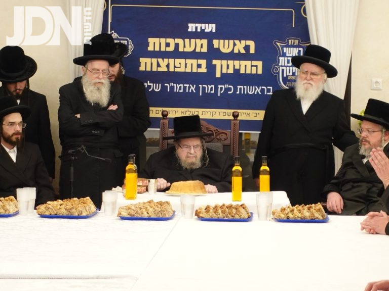 ועידת המחנכים בעלזא בראשות האדמו''ר (5)