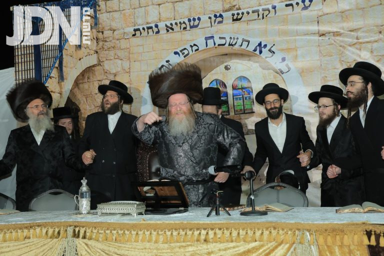 ל''ג בעומר בחצר הקודש טרעבישאן (1)