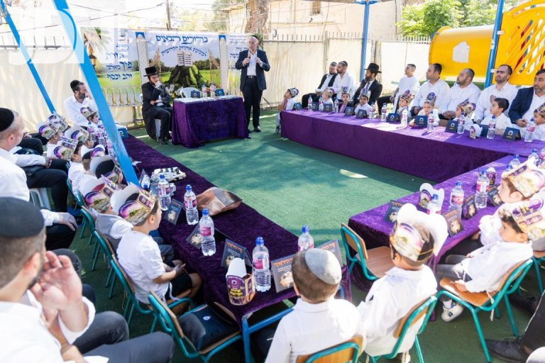 מסיבת תחילת לימוד אותיות בגנים שע''י ת''ת תורה תמימה קרית אתא צילום שמואל שנקר (7)