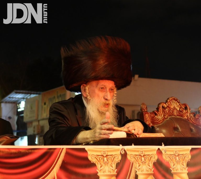 מעמד ההדלקה לכבוד רשב''י בחצר הקודש טשארנאביל צילום שימי פ (15)