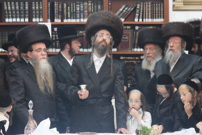 קבלת התורה בחצר הקודש זוועהיל צילום שימי פ