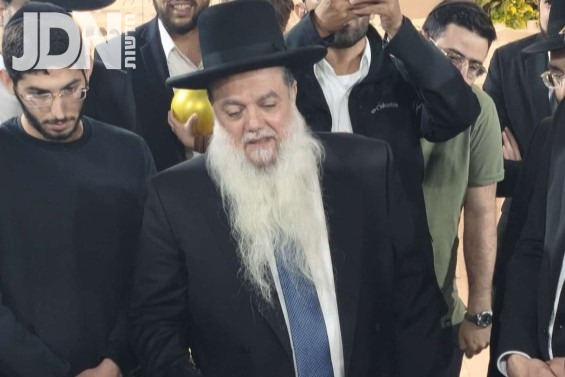 רבי יגאל כהן ראש מוסדות יביע אומר בהדלקת לג בעומר. צילום ש.פ