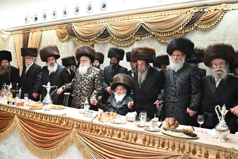 שמחת החתונה בבית נאראל – זוועהיל – שאץ ויז'ניץ – נדבורנה צילום שוקי לרר (38)