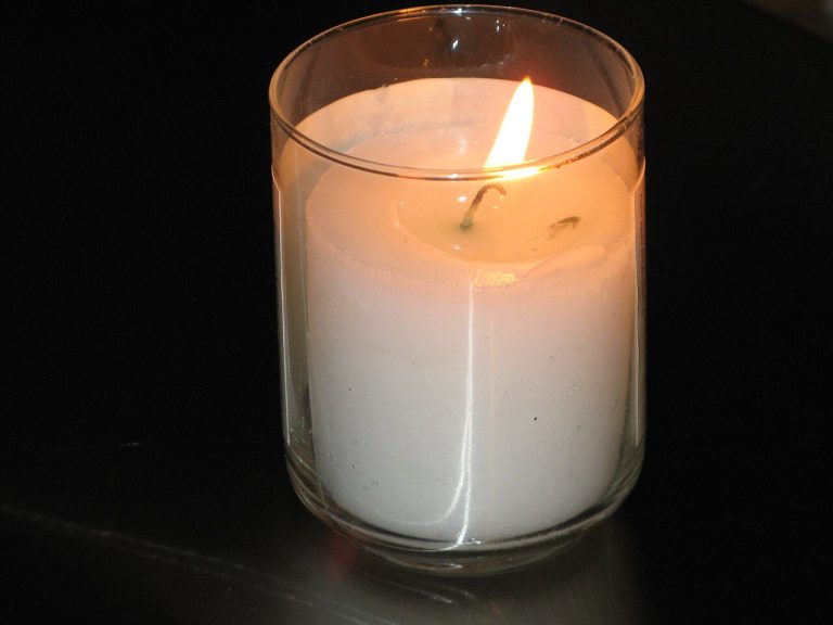 1280px-Yahrtzeit_candle