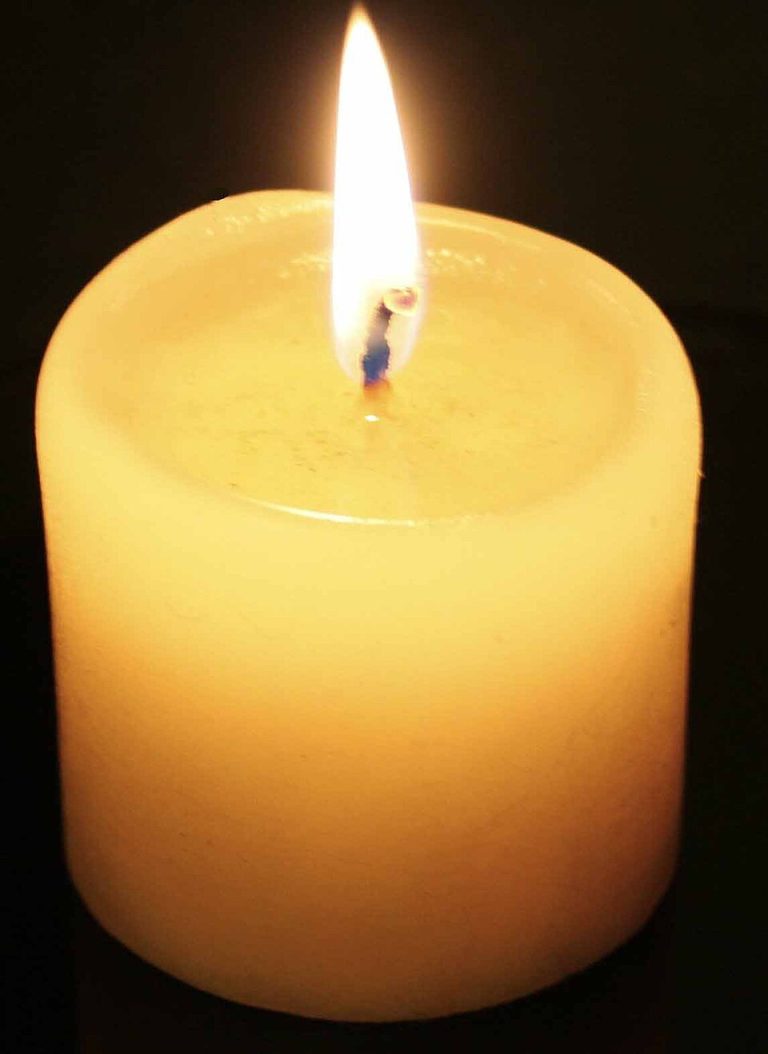 960px-Candle-earthquake