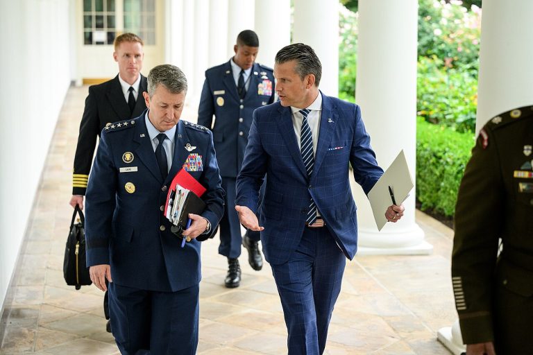 Chairman_of_the_Joint_Chiefs_of_Staff_Dan_Caine_and_Secretary_of_Defense_Pete_Hegseth_walk_on_the_West_Colonnade_(54734137035)
