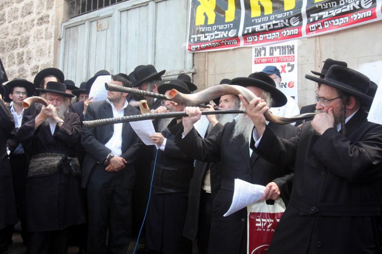 Ultra Orthodox Jews blow the Shofar