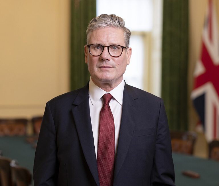 Prime_Minister_Sir_Keir_Starmer_Official_Portrait_(cropped_2)