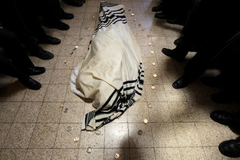 Rabbi Sarna passes