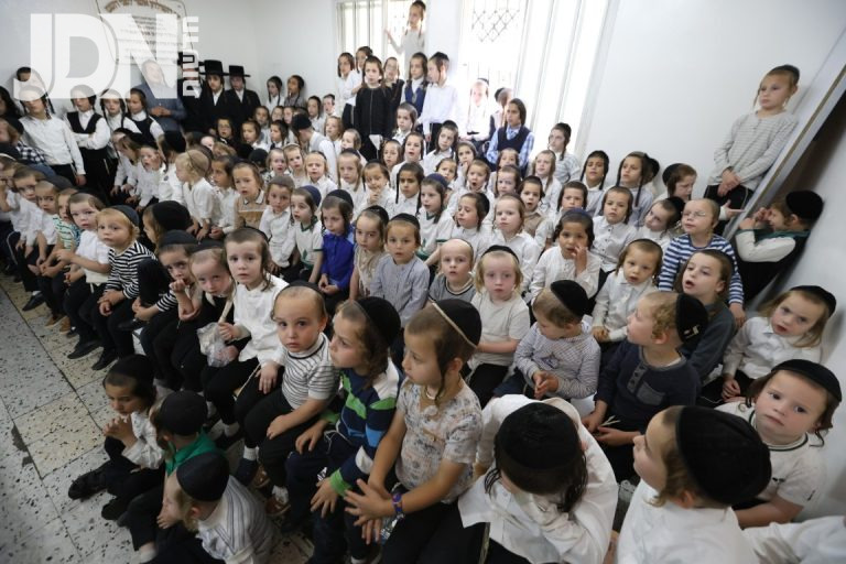 ביקור הגה''צ מסאטמאר בת''ת ריבניץ בצפת (4)
