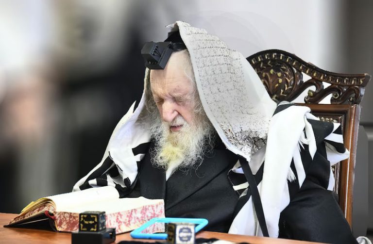 בתפילה_800x524