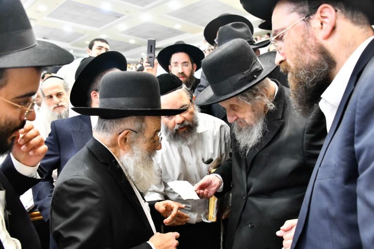 הגר''ח ברמן מתברך ממנהיג הדור