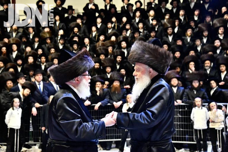 החתן בן הרב חיים דוב הלפרין בן האדמו''ר מוואסלוי הכלה בת הרב משה נתן לעמבערגער  (7)