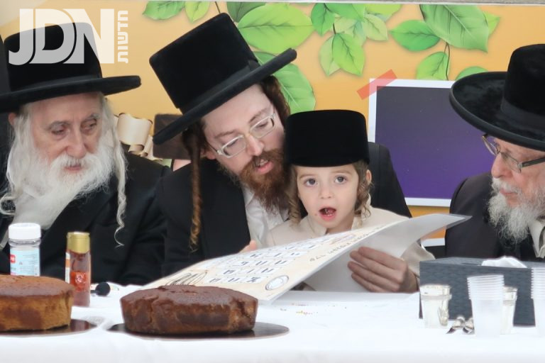 הכנסת נין האדמו''ר ממכנובקא בעלזא לתלמוד תורה מכנובקא בעלזא בירושלים (9)