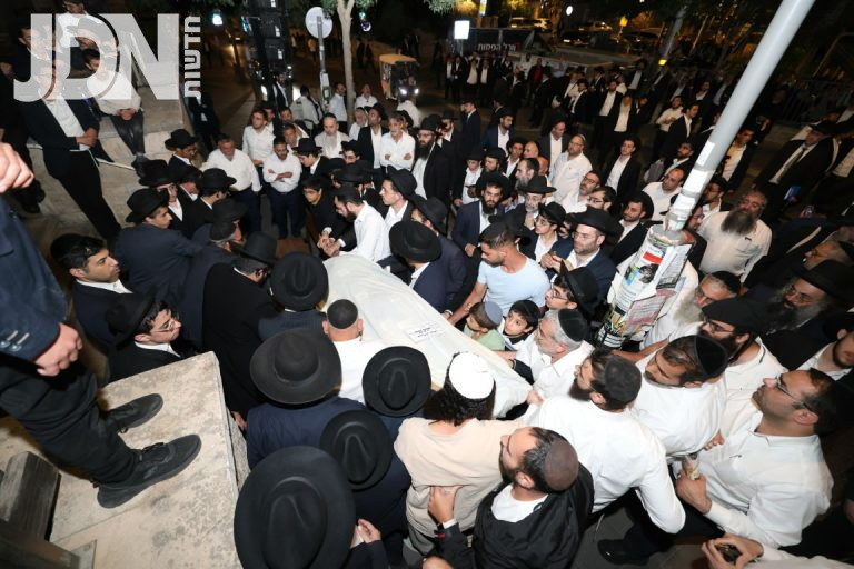 הלווית המקובל הרב רחמיים עטייה צילום דוד ארזני (1)