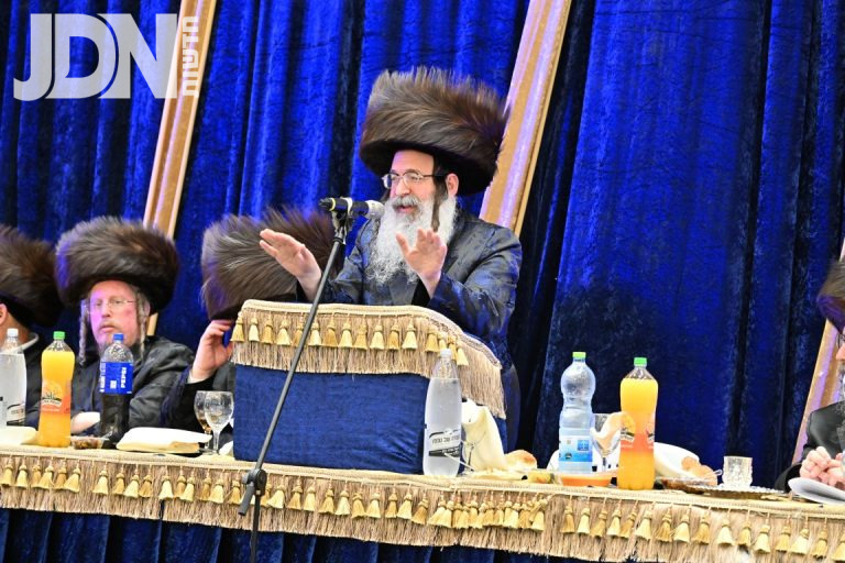 המשפיע רבי שמעון זאב מייזליש בביקור בקהילת סאטמאר בב''ב צילום א