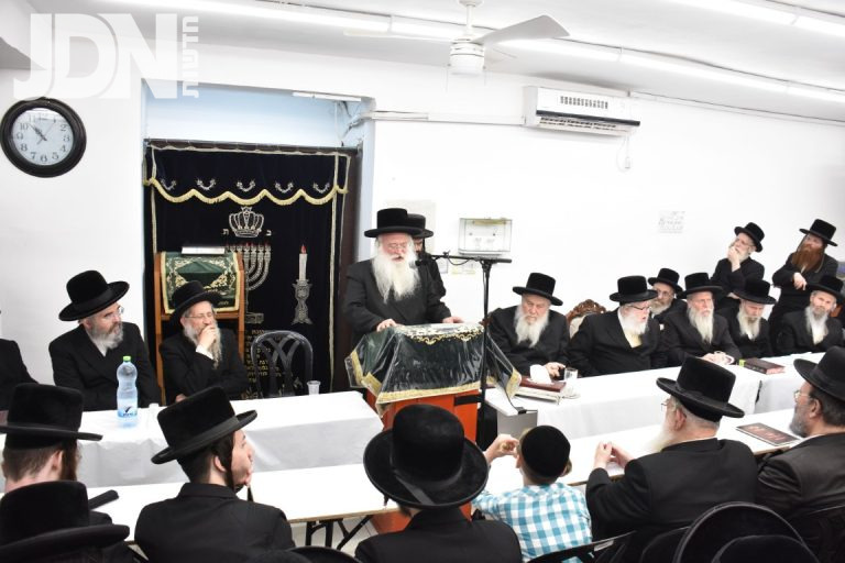 הספד וואסלוי בב''ב במלאת השבעת להסלתקותו של רבי חיים דוב הלפרין צילום יהודה פרקוביץ (37)
