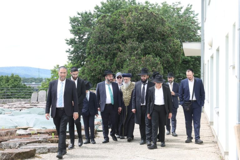 הראש''ל רבי דוד יוסף בחיזוק הקהילות היהודיות באירופה צילום יעקב כהן (92)